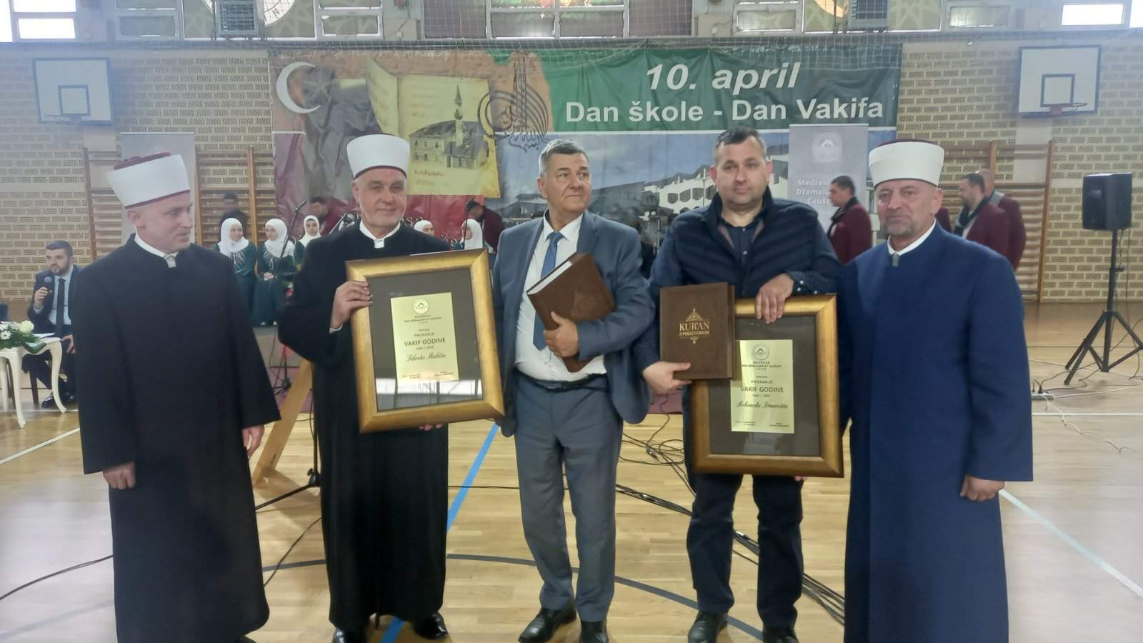 Cazin vakifi godine.jpg - Dan vakifa Medrese